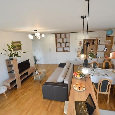 Shine24 - Spacious And Bright Apartment - New Νόβι Σαντ Εξωτερικό φωτογραφία