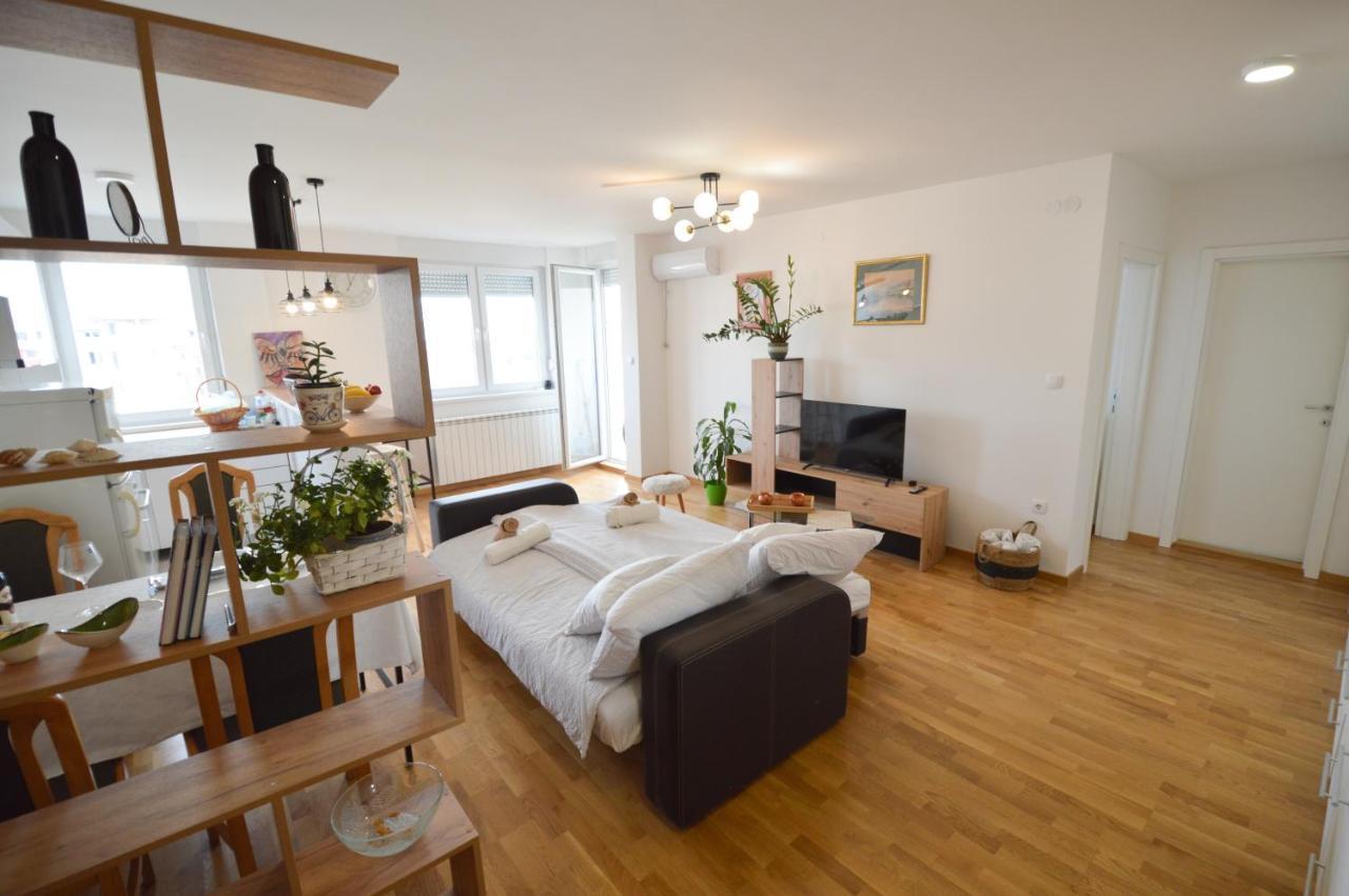 Shine24 - Spacious And Bright Apartment - New Νόβι Σαντ Εξωτερικό φωτογραφία