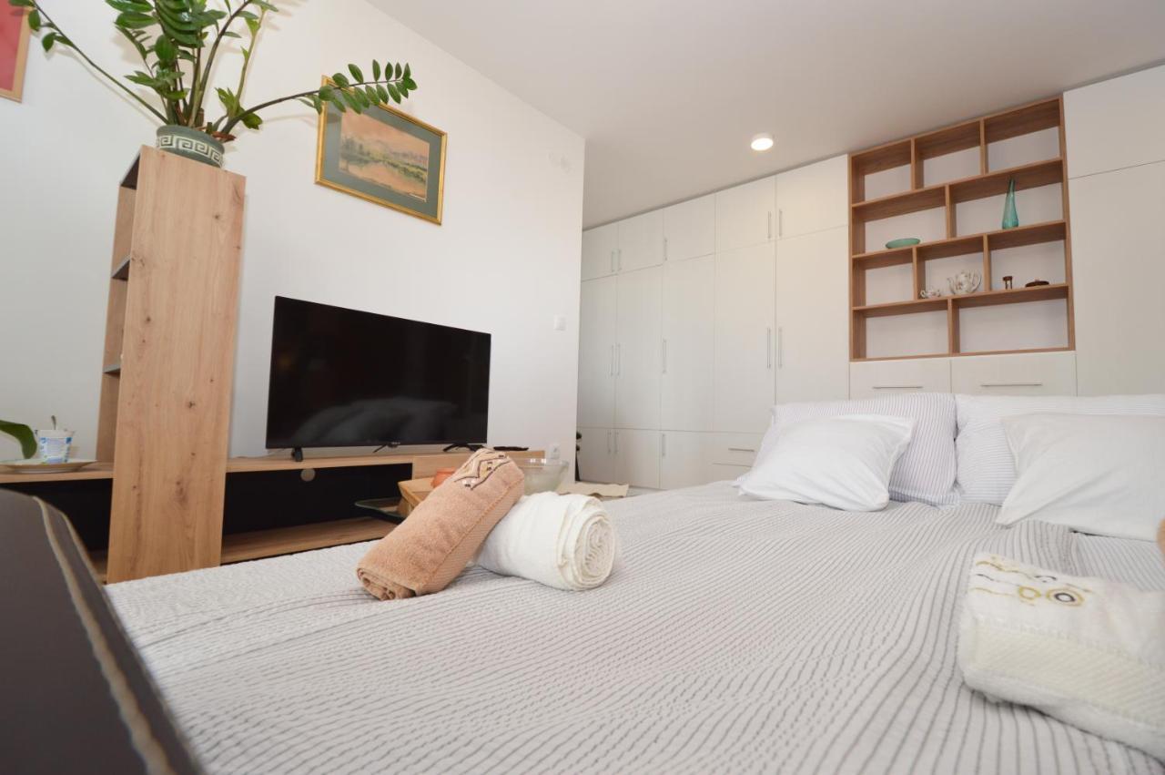 Shine24 - Spacious And Bright Apartment - New Νόβι Σαντ Εξωτερικό φωτογραφία