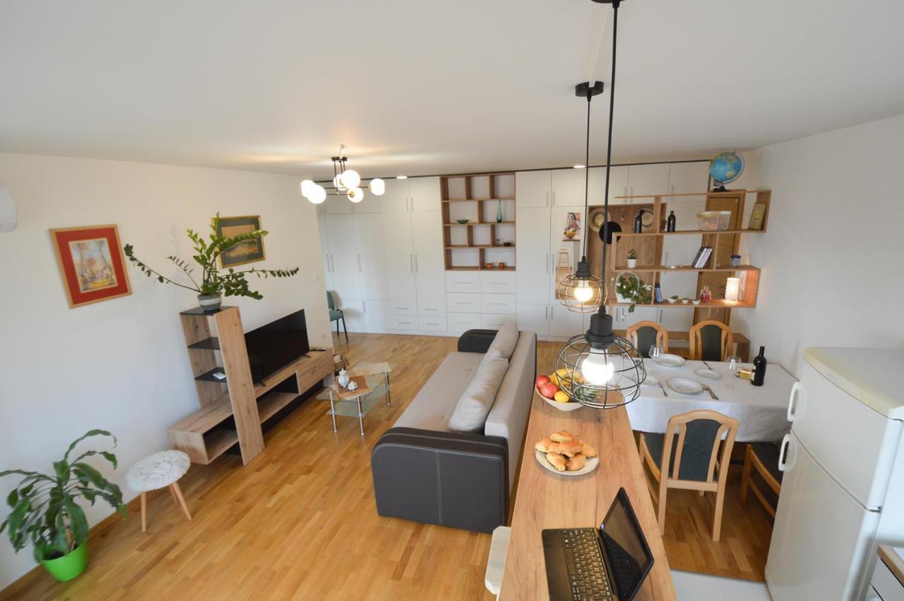 Shine24 - Spacious And Bright Apartment - New Νόβι Σαντ Εξωτερικό φωτογραφία